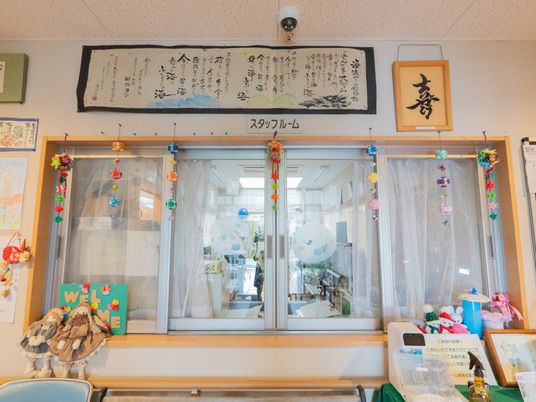 温かい雰囲気のスタッフルーム