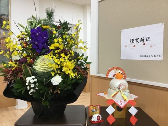 華やかな装飾の廊下  
