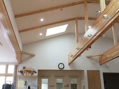 木目調が温かみのある居室