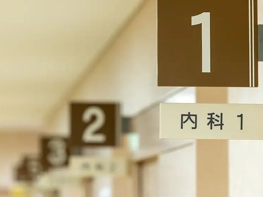 内科案内の廊下  
