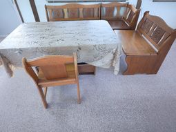 食卓と椅子の配置