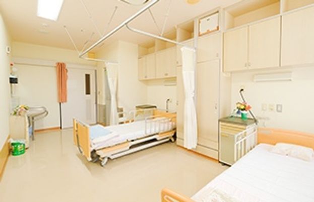 明るい広々とした居室  