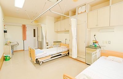 明るい広々とした居室