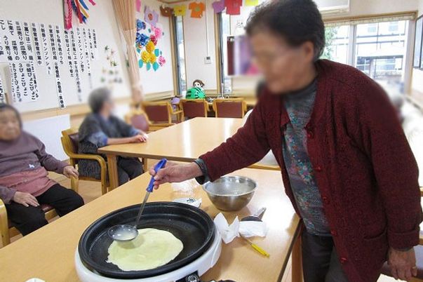 料理を楽しむ食堂