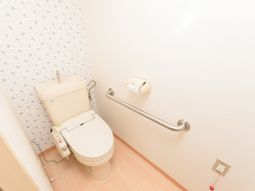 手すり付トイレの内観