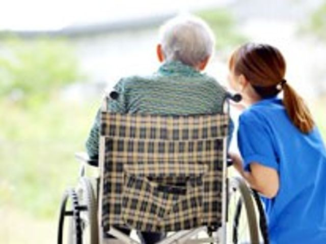 広い窓のある談話室 ラウンジ 広々とした空間でリラックスしながら、外の景色を楽しむことができます。