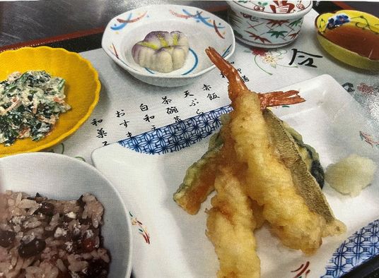 色とりどりの料理