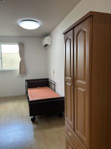笑顔で対話する看護師と利用者