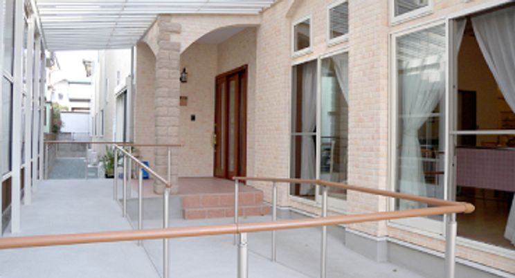 玄関へのスロープ