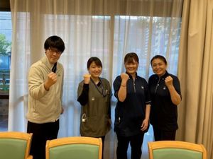 スタッフ4人の集合  