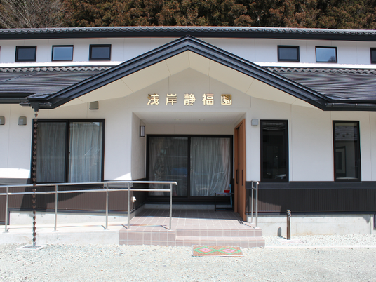 快適な職場の正面玄関