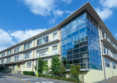 介護老人保健施設シェモア鶴見の外観