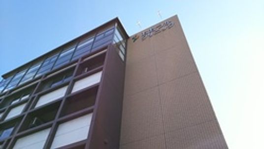 高層の建物外観