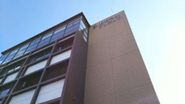 高層の建物外観