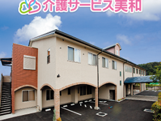 明るい外観の建物外観  
