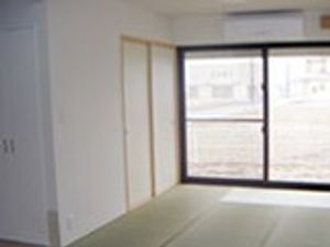 陽光差し込む和室