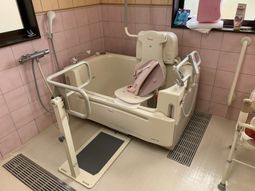 入浴設備の浴室