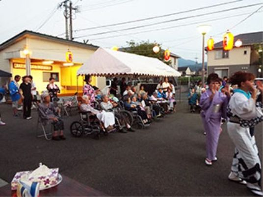 屋外イベントの参加者