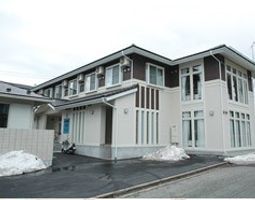 ゆったりとした建物の外観