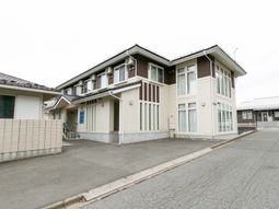 清潔感のある建物エントランス