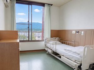 窓際の居室  