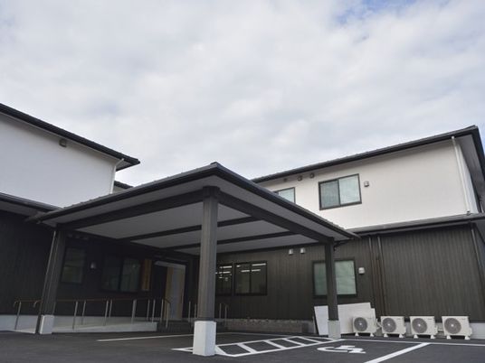 建物正面の外観  