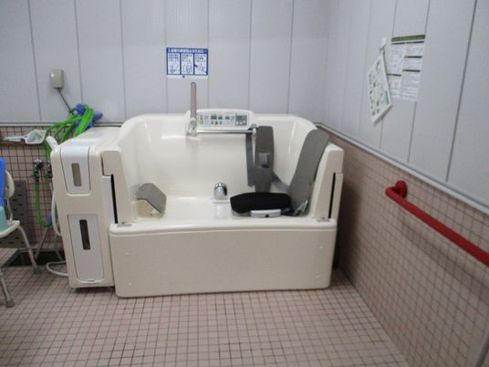 快適な介護の浴室