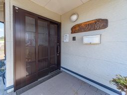入り口の看板付き