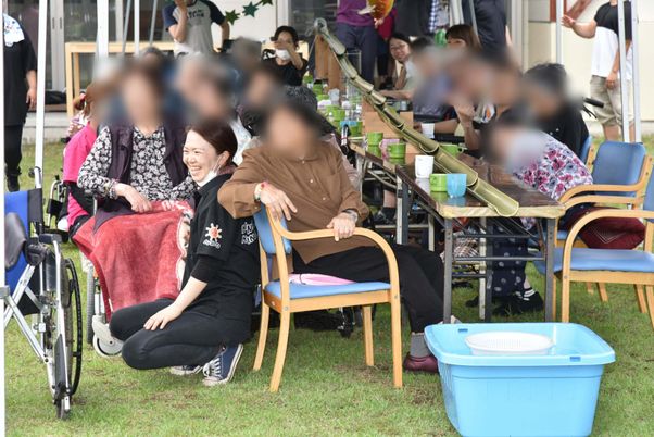 楽しげな屋外イベント