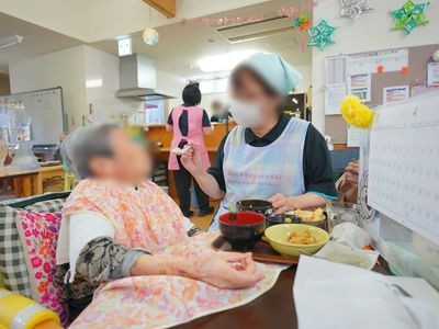 日常の食事シーン居室
