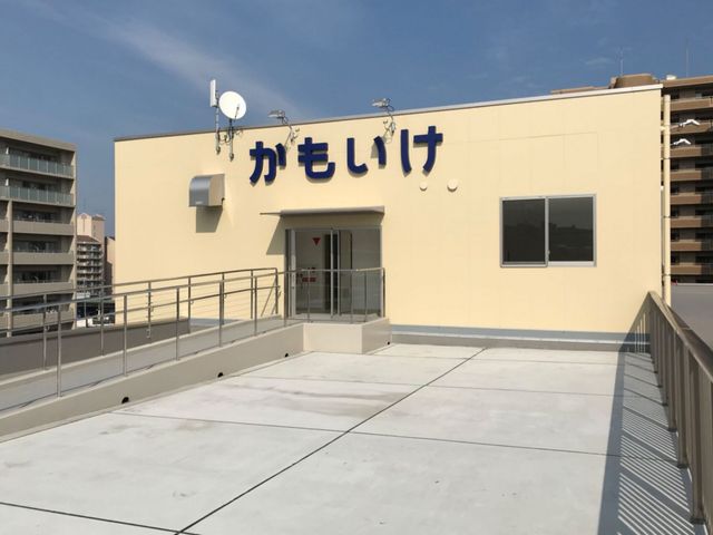 広い屋上スペース 外観 広々とした屋上スペースは、リフレッシュに最適です。天気の良い日には外の空気を楽しめます。