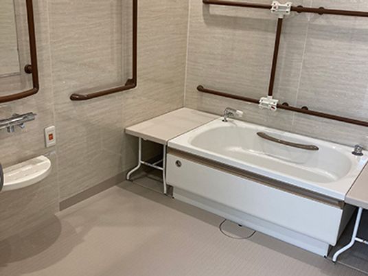 バリアフリーの浴室