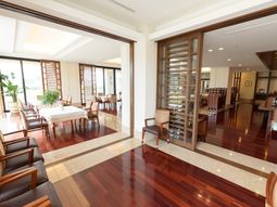 明るいダイニングルーム