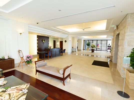 広々とした明るいロビー