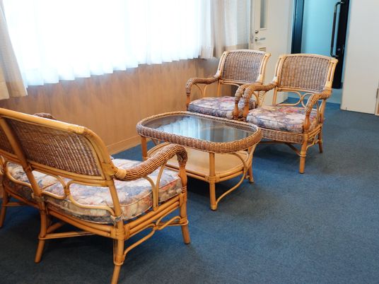 籐製椅子のある空間