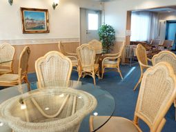 温もりのあるラウンジ