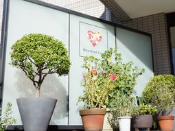 緑豊かな看板前