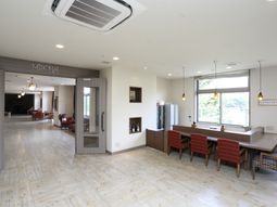 明るいダイニングスペース