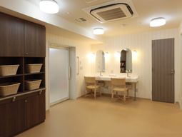 洗練された洗面室