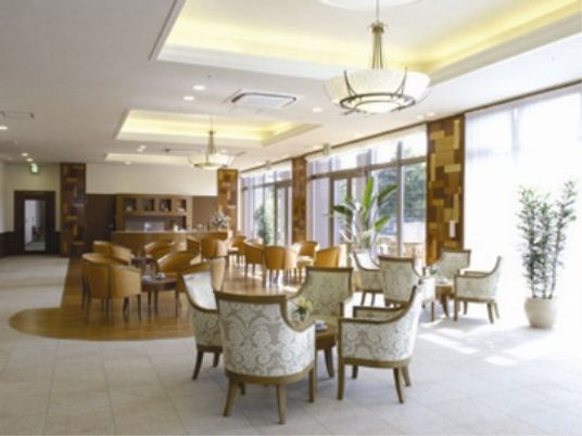 光輝くラウンジ空間