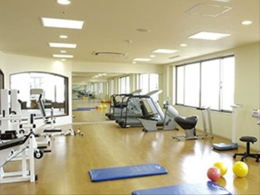 広々とした明るい運動室