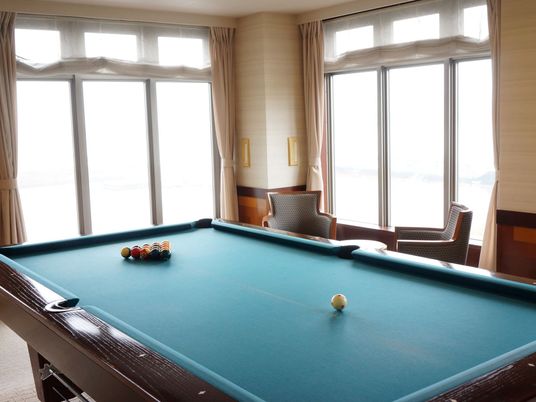 ビリヤード台のある休憩室