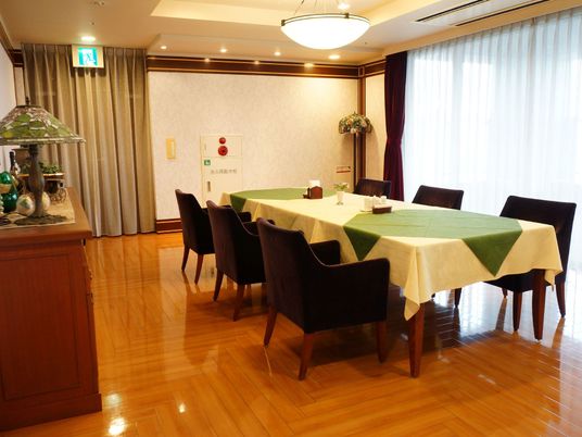 清潔感溢れるダイニング