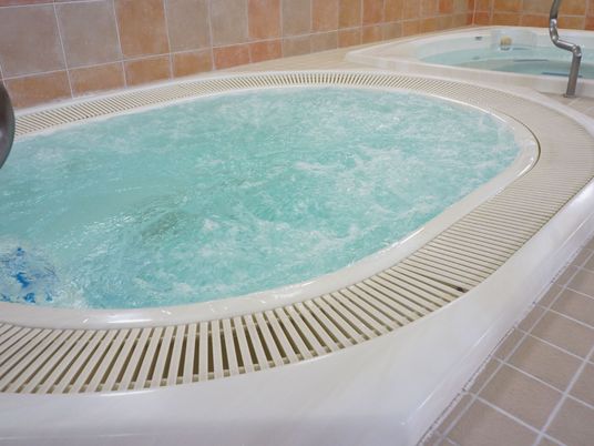 温泉風の明るい浴室