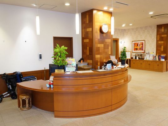 木目調の暖かい受付ロビー