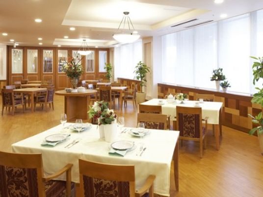 明るいダイニングスペース