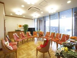 広々とした快適なラウンジ