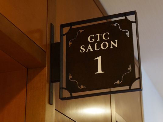  サロン表示の案内板 