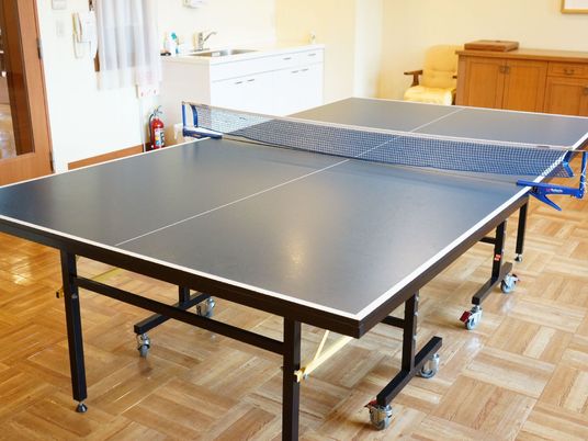  多目的室の卓球台  