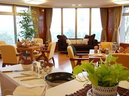 暖かみのある食堂スペース